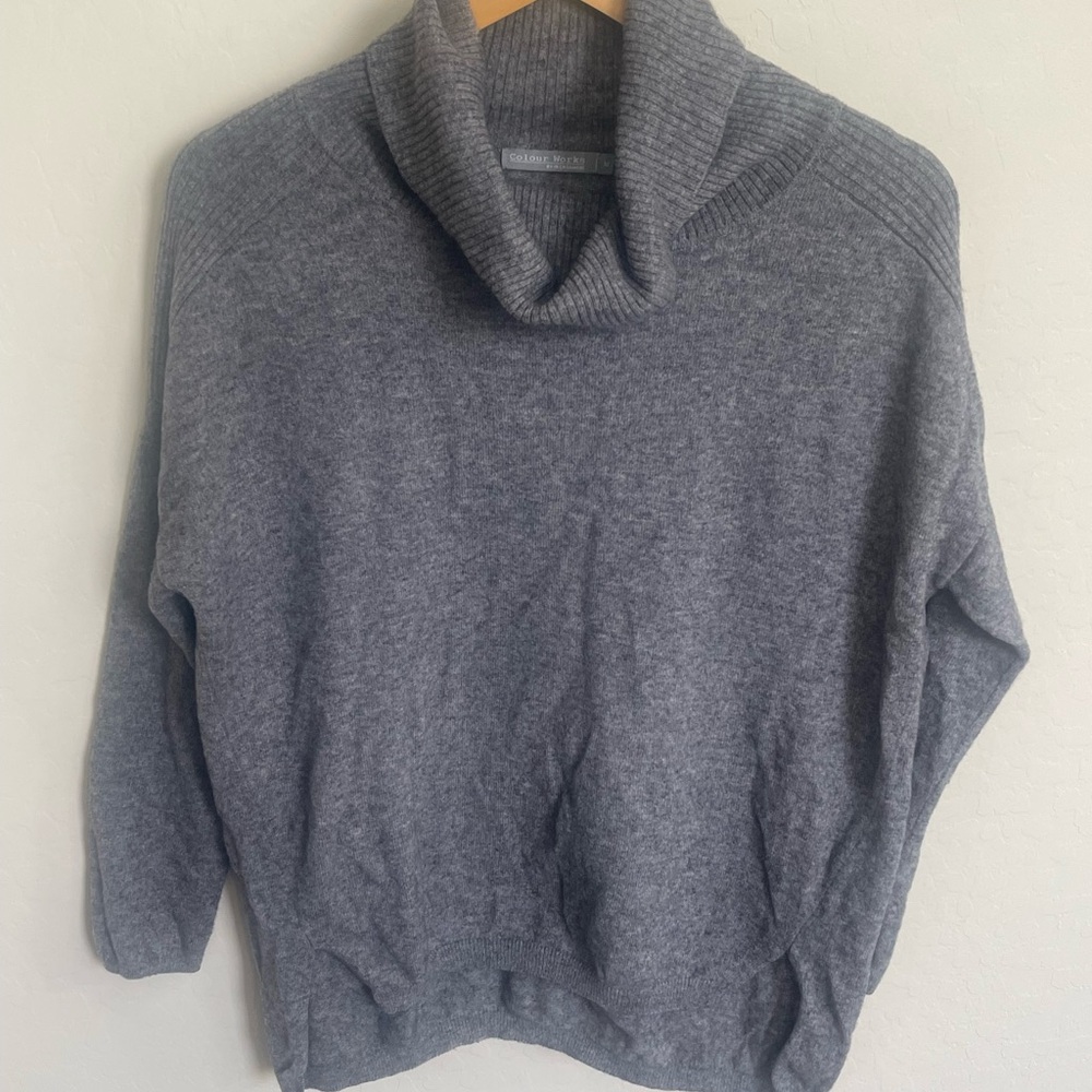 Women’s 100% cashmere Gray Cowl Neck Sweater Size Medium